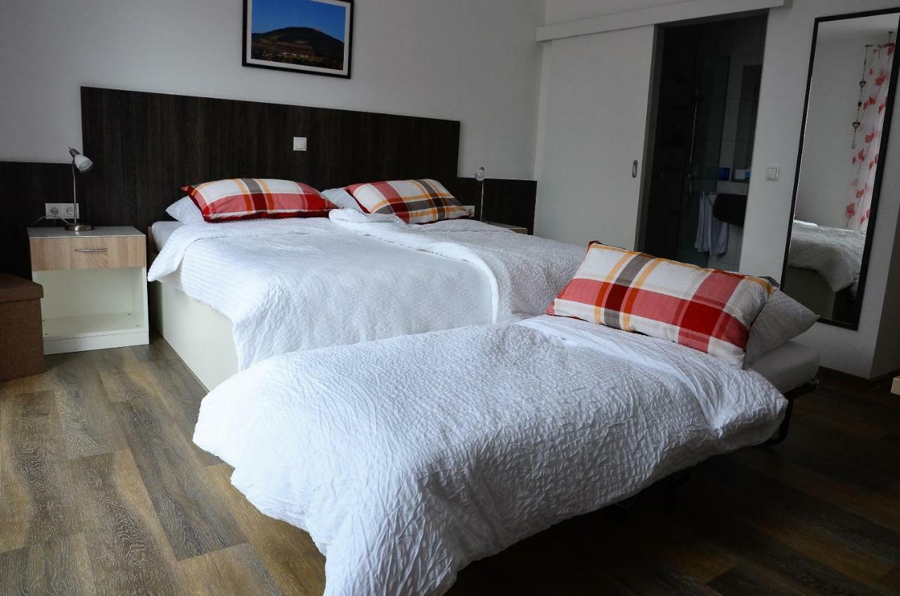 Gaestehaus Am Hochsimmer Ettringen  Екстер'єр фото